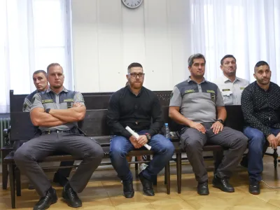 - 14.09.2022 &ndash; sojenje &ndash; predobravnavni narok za Rokija Bajrića in njegovega deset let starej&scaron;ega brata Mirsada ter Valentina Beganovića, zaradi strelskega spopada na terasi lokala Kofi plac ob tržnici sredi ljubljanskega BTC, //FOTO: Luka Cjuha