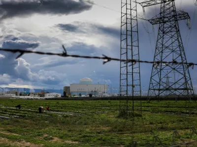 V družbi Gen energija, kot kaže, nadaljujejo uresničevanje projekta JEK 2 &ndash; ne glede na to, da nedvoumne politične odločitve o tem &scaron;e ni. F Bojan Velikonja Q