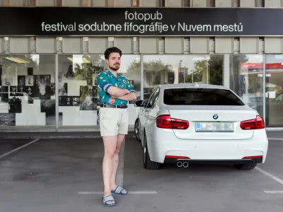 - Du&scaron;an Josip Smodej, direktor festivala Fotopub - 11.07.2017 - Razstava v okviru festivala sodobne fotografije Fotopub, On the Other Hand - dela mednarodno priznanih &scaron;vicarskih umetnikov Taiya Onorata in Nica Krebsa. /FOTO: Matjaž Ru&scaron;t