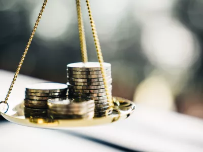 Z varčevanjem za varno prihodnost lahko prihranimo nekaj denarja, saj si na tak&scaron;en znižamo davčno osnovo za obračun dohodnine. 