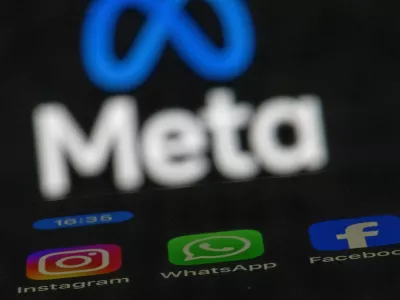 FILED - 16 May 2024, Mecklenburg-Western Pomerania, Schwerin: The Instagram, Facebook and WhatsApp apps can be seen on the display of a smartphone, in front of the logo of Meta. Photo: Jens B&uuml;ttner/dpa