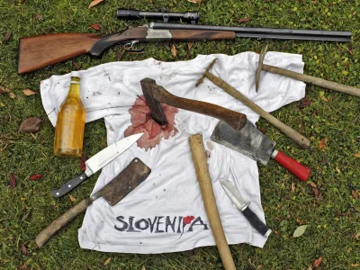 Nož, sekira, lovska pu&scaron;ka. Orožje, ki je &raquo;pri roki&laquo; za družinsko nasilje ob koncih tedna.&nbsp;