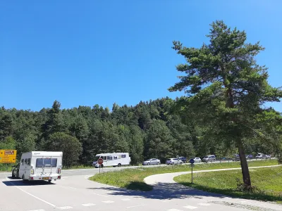 Za lažji dostop do kampa &Scaron;obec bodo na cesti Lesce&ndash;Bled zgradili kroži&scaron;če.