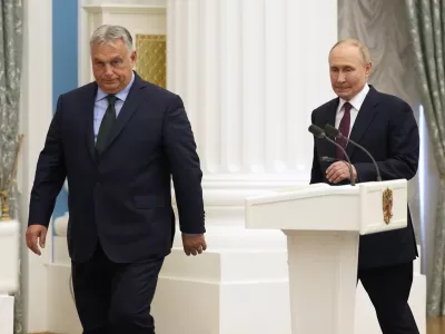 Ruski predsednik Vladimir Putin in madžarski premier Viktor Orban sta razpravljala o predlogih za prekinitev spopadov v Ukrajini.&nbsp;