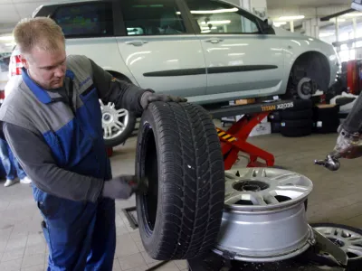 Vulkanizerstvo &Scaron;pan - sezonska menjava pnevmatik   /FOTO: Bojan Velikonja