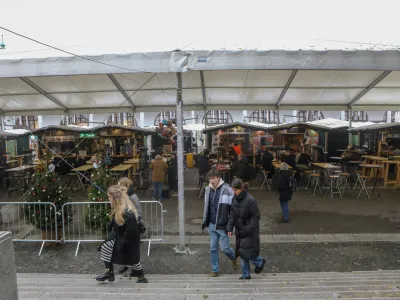 - 2.12.2022 &ndash; Veseli December v Ljubljani 2022 - novoletno okra&scaron;ena Ljubljana - Pogačarjev trg - prireditveni &scaron;otor&nbsp;//FOTO: Luka Cjuha