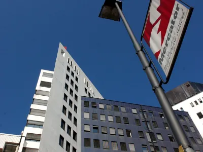 Po prenosu Mercatorjevega lastni&scaron;tva na Fortenovo aprila lani je skupna nabava Mercatorja in Konzuma že stekla pri treh ducatih velikih dobaviteljev, ki obema trgovskima verigama letno dobavijo za približno milijardo evrov blaga.
Foto: Luka Cjuha&nbsp;