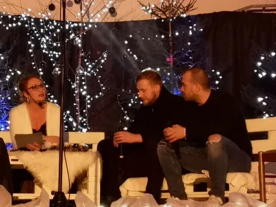 Čiro in Smirbe, kar sta njuni umetni&scaron;ki imeni, sta se spoznala prav v Radečah, danes sta oba uspe&scaron;na reparja. In oba sta v življenju na&scaron;la pravo pot.&nbsp;