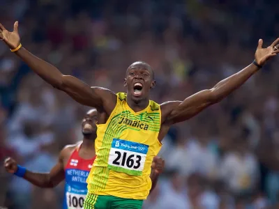 72177 Vincent Laforet / Polaris / Starface 2008-08-20 <br>P&eacute;kin Chine<br> Retro 2008: Jeux Olympiques de P&eacute;kin. Athl&eacute;tisme. Usain Bolt (Jamaďque).<br>Sprinter Usain Bolt of Jamaica sets a new world record, and clinches his second gold medal, in the Men's 200M final.