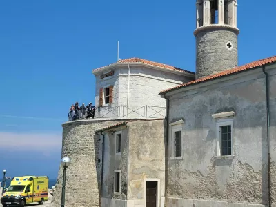 Piranska Punta s cerkvijo Marije Zdravja, 12-metrskim zvonikom in svetilnikom.

&nbsp;

&nbsp;