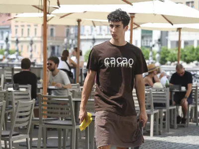 Turistični delavciDelo v vročini&Scaron;tudentsko delo10.07.2024 - Vročinski val v Ljubljani FOTO: Nik Erik Neubauer