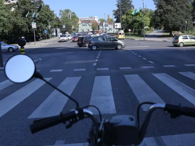 - križi&scaron;če Vilharjeva cesta - Topni&scaron;ka ulica, - 01.09.2016 - Ljubljanske ulice - predlogi za novo ureditev enosmernega prometa v Ljubljani -   //FOTO: Jaka Gasar