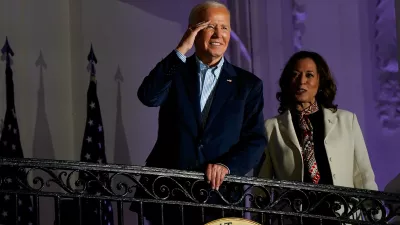 Predsednik Joe Biden je napovedal, da bo v Beli hi&scaron;i samo &scaron;e pol leta. Za svojo naslednico predlaga podpredsednico Kamalo Harris.

&nbsp;

&nbsp;