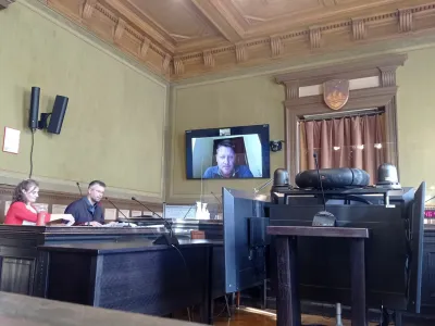 Po več kot letu dni iskanja stika z njim je Sa&scaron;a Ignjatović prek video povezave pričal na sojenju proti Martini Veseljko. Pojasnil je, da denarja od nje ni nikoli zahteval, jo je pa večkrat prosil za (finančno) pomoč. 