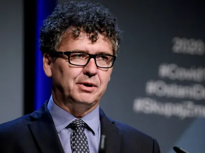 Ljubljana, Cankarjev dom.<br>Izjava za medije o aktualnem dogajanju v zvezi z novim koronavirusom.<br>Clan svetovalne skupine v okviru ministrstva za zdravje Miroslav Petrovec, ki je s sodelavci predstavil rezultate nacionalne raziskave o razsirjenosti covida-19.