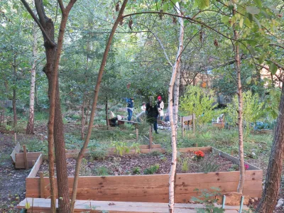 Onkraj gradbi&scaron;ča - Resljeva cesta