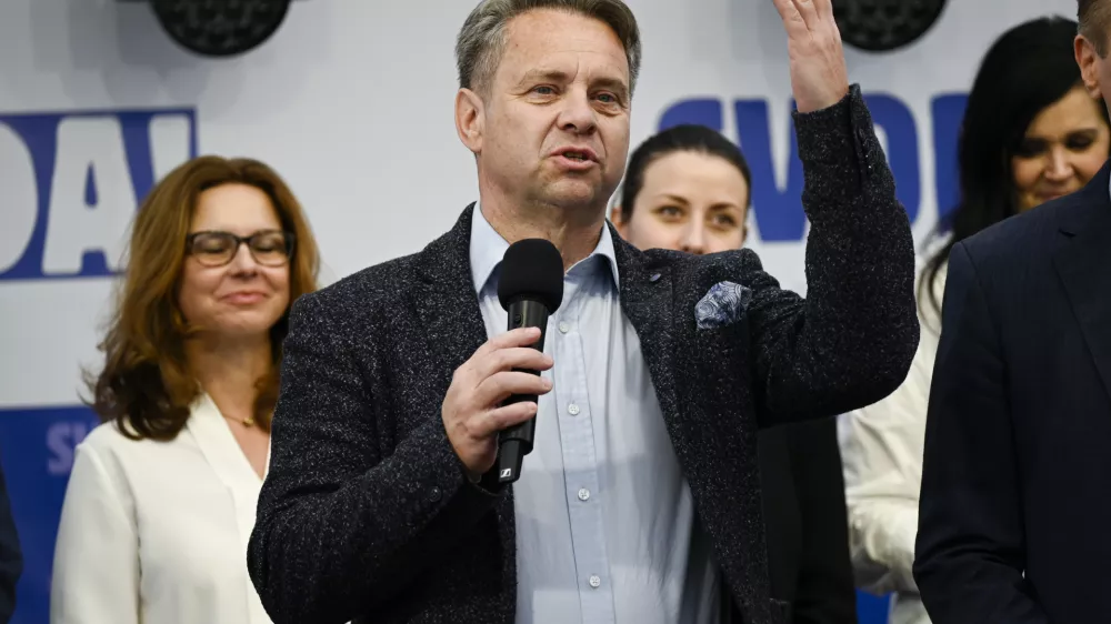 Vlada bi morala na včeraj&scaron;nji seji potrditi kandidaturo Tomaža Vesela za evropskega komisarja iz Slovenije. Glasovanje so preložili na prihodnjo redno sejo.

&nbsp;

&nbsp;