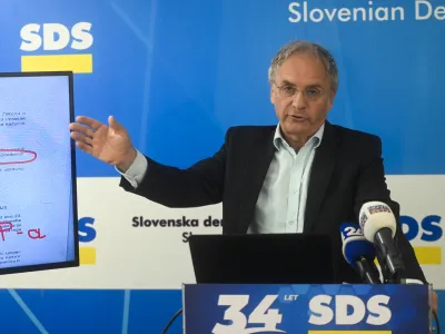 Ale&scaron; Hojs, predsednik mestnega odbora SDS Ljubljana in podpredsednik stranke SDS - 15.03.2023 &ndash; Sedež stranke SDS na Trstenjakovi ulici 8 v Ljubljani - novinarska konferenca predsednika mestnega odbora SDS Ljubljane in podpredsednika stranke SDS Ale&scaron;a Hojsa z naslovom:"Kanal C0 in Jankovićeve laži." //FOTO: Nik Erik Neubauer