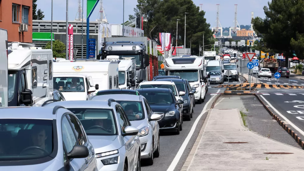 Koper, 09.06.2023&Scaron;marska cesta, promet, kolone, turizem