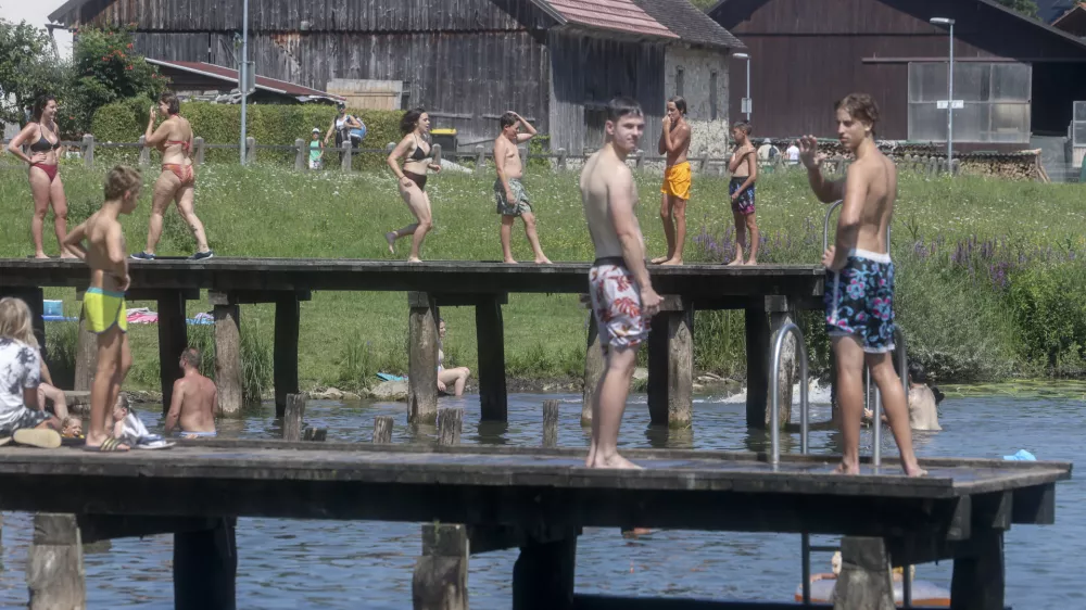 - 21.07.2024 - reportaža Podpe&scaron;ko jezero - poletje, vročina, kopanje, hlajenje, kopalci, obiskovalci, ljudje //FOTO: Jaka Gasar