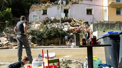 - v plazupodrta družinska hi&scaron;a.- Stahovica - odpravljanje posledic poplav &ndash; sanacija &scaron;kode -- PREGLED LETA 2023  - 08.08.2023 &ndash; najhuj&scaron;a naravna ujma v zgodovini Slovenije - prizadeti dve tretjini države - ujma - poplave &ndash; zemeljski plazovi &ndash; //FOTO: Bojan Velikonja