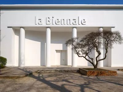 Vhod v razstavne prostore paviljonov bene&scaron;kega festivala /&nbsp;Foto: arhiv mesta Benetk