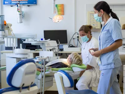 Matic &Scaron;tajer- 01.09.2016 - simbolična fotografija - Stomatolo&scaron;ka klinika UKC v Ljubljani - Center za otro&scaron;ko in preventivno zobozdravstvo (COPZ) - specialistično otro&scaron;ko zobozdravstvo - dentalna medicina - zobna medicina - zobozdravstvo - stomatologija - zob - zobna protetika -..//FOTO: Maja Marko