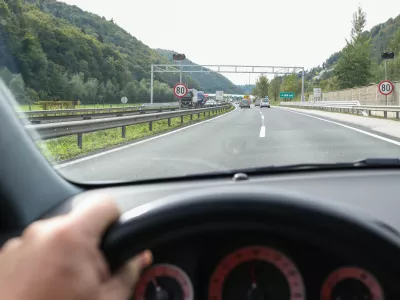 - 18.09.2017 - &scaron;tajerska avtocesta - DARS cestninski nadzorni portal za elektronsko cestninjenje tovornih vozil -   //FOTO: Bojan Velikonja