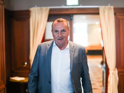 predsednik Odbojkarske zveze Slovenije Metod Ropret - 05.04.2023 &ndash; Odbojkarska zveza Slovenije &ndash; predstavitev novega selektorja slovenske mo&scaron;ke članske reprezentance v odbojki Gheorgheja Cretuja //FOTO: Bojan Velikonja