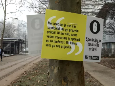 Dolgotrajno nasilje se najpogosteje dogaja doma. Tu najdlje ostane skrito, saj se žrtev zaradi tesnih osebnih vezi s povzročiteljem težko odloči zapustiti nasilni odnos. Foto: Luka Cjuha&nbsp;