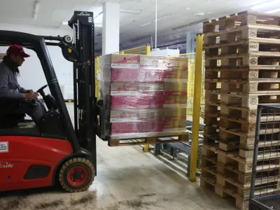 pakirnica- 21.02.2019 - Droga Kolinska - pražarna Izola, proizvodnja kave Barcaffe  //FOTO: Luka Cjuha.