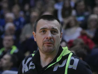 pomočnik selektorja mo&scaron;ke rokometne reprezentance Uro&scaron; &Scaron;ERBEC -- rokomet - Slovenija - Hrva&scaron;ka - pripravljalna tekma, mo&scaron;ki:- Slovenska mo&scaron;ka rokometna reprezentanca je v pripravljalni tekmi v Kopru premagala Hrva&scaron;ko z 32:17 ///FOTO: Luka Cjuha