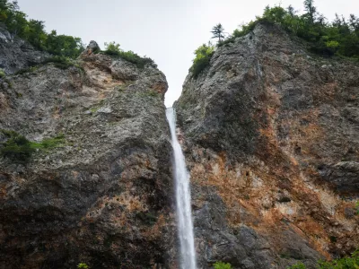 Dostop do slapa Rinke je &scaron;e vedno omejen. F iStock