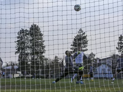 simbolična fotografija - nogomet - mreža- 24.03.2015 - Nogometna zveza Slovenije (NZS - nogometna reprezentanca - trening v Kranju - priprave na kvalifikacijsko tekmo za evropsko prvenstvo 2016 proti San Marinu in prijateljsko tekmo v Katarju //FOTO: Jaka Gasar
