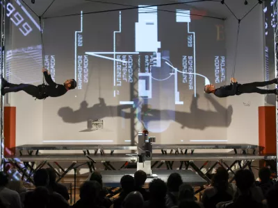 21.8.2024&nbsp;&nbsp;gledali&scaron;ki informans Dragana Živadinova Severni red//AČ::EL ob 100. obletnici prve konstruktivistične razstave Avgusta Černigoja; &Scaron;olski center LjubljanaFoto: Luka Cjuha