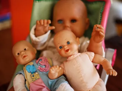 simbolična fotografija - nasilje nad otroci - pedofilija - Hi&scaron;a zavetja Palčica - prehodni dom za zlorabljene otroke v pred&scaron;olskem obdobju stare od 0 do 6 let, Brvace 41 - Grosuplje//FOTO: Luka Cjuha