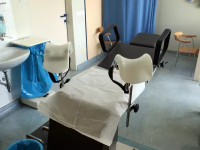 - simbolična fotografija- ginekologija - ginekolo&scaron;ka miza - ginekolo&scaron;ki pregled //FOTO: Tomaž Skale