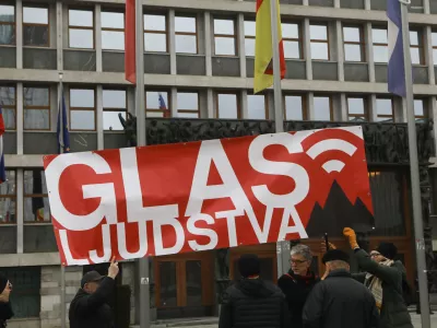 - 14.02.2022 &ndash; Inciativa Glas ljudstva - novinarska konferenca ob prevzemu odzivov na zahteve iniciative Glas ljudstva, posredovanih 19. januarja političnim strankam, ki bodo kandidirale na prihajajočih državnozborskih volitvah; . //FOTO: Luka Cjuha