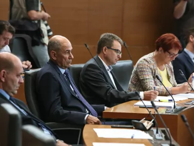 - poslanska skupina SDS - poslanec in predsednik SDS Janez Jan&scaron;a, Zvonko Černač- 13.09.2018 &ndash; Državni zbor (DZ) &ndash; 8. izredna seja - poslanci potrjevali ministrsko ekipo vlade Marjana &Scaron;arca. //FOTO: Luka Cjuha.