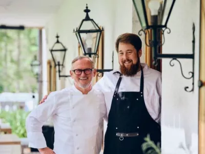 Tom Čopar in Janez Bratovž sta oblikovala tudi do 5-hodne večerne menije, ki z vrhunskimi okusi navdu&scaron;ujejo hotelske goste. F Suzan Gabrijan