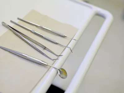 - ilustrativna fotografija- zobozdravnik, zobozdravstvo, orodje, zdravni&scaron;ki pribor    //FOTO: Tomaž Zajel&scaron;nik