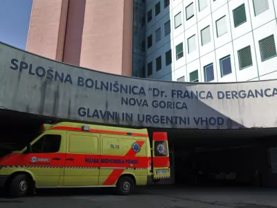 glavni - urgentni blok- re&scaron;evalno vozilo - Splo&scaron;na bolni&scaron;nica "Dr. Franca Derganca" - Nova Gorica - Ul. Padlih borcev 14, - &Scaron;empeter pri Gorici  //FOTO: Luka Cjuha