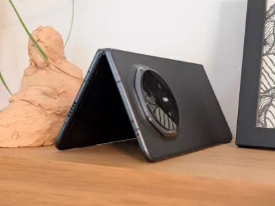 Honorjev magic v3 je najtanj&scaron;i pregibni telefon doslej z debelino vsega 4,4 milimetra, ko je razprt. 