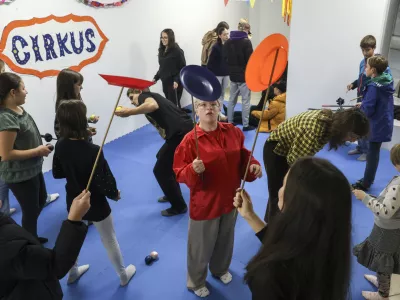 - 18.10.2024 - cirku&scaron;ka delavnica za otroke in mladostnike, ki jo organizira Cona Cent'r//FOTO: Jaka Gasar