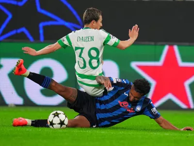 23 October 2024, Italy, Milan: Atalanta's Ederson and Celtic's Daizen Maeda battle for the ball during the UEFA&nbsp;Champions League soccer match between Atalanta BC and Celtic FC at Gewiss Stadium. Photo: Spada/LaPresse via ZUMA Press/dpa - IMPORTANT NOTICE: DFL and DFB regulations prohibit any use of photographs as image sequences and/or quasi-video.