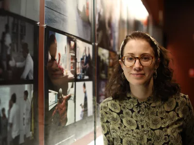 &raquo;Če se restavriranja in digitaliziranja filma ne lotimo pravočasno, ta ne bo počakal. Gre za organski material, za katerega je lahko hitro prepozno,&laquo; opozarja Simone Appleby. Foto: Luka Cjuha