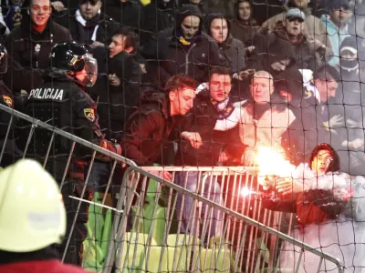 Nogometni navijači Viole- nogomet - Olimpija: Maribor, 1. SNL, 22. krog:- nogometa&scaron;i ljubljanske Olimpije in Maribora so se raz&scaron;li z neodločenim izidom 0:0.///FOTO: Luka Cjuha