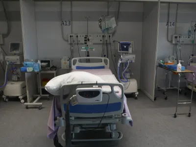 - respirator oziroma ventilator - naprava za mehansko predihavanje pljuč, ki bolniku pomaga pri dihanju<br><br><br><br>- 11.11.2021- Univerzitetni klinični center UKC Ljubljana &ndash; Covid oddelek &ndash; Epidemija koronavirus Covid-19 v Sloveniji  //FOTO: Luka Cjuha.