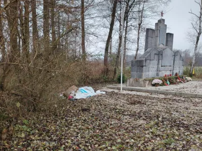 Kozlerjeva go&scaron;ča spomenik NOB, smeti