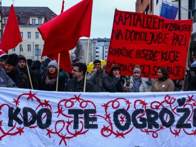 - protestni shod v podporo beguncem v organizaciji Protirasistična fronta brez meja pod geslom Begunci dobrodo&scaron;li na Kotnikovo<br><br><br>-27.02.2016 - Samski dom Kotnikova v Ljubljani - Azilni dom v katerega so namestili prve prosilce za mednarodno za&scaron;čito v na&scaron;i državi - azilanti iz držav za katere se je balkanska begunska pot zaprla - begunska kriza - protest - <br><br><br>//FOTO: Bojan Velikonja